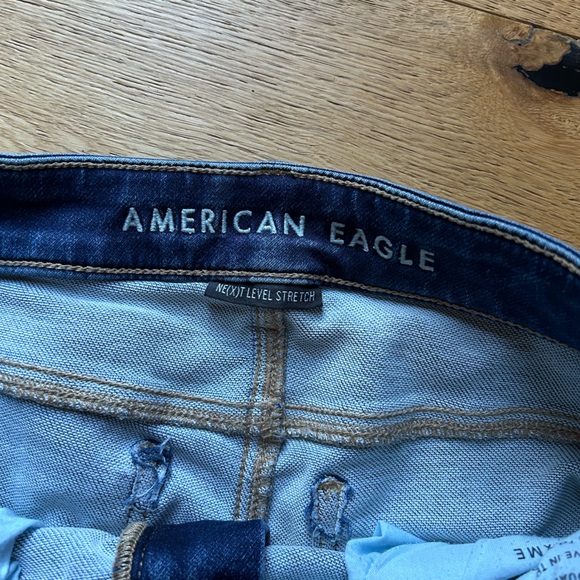 American eagle 🦅 next level stretch size 2 short jeans - Picture 3 of 5